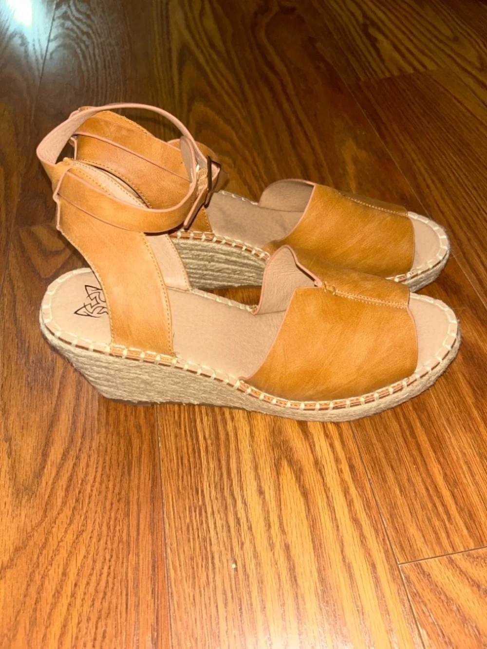 EUC Beast Fashion The Felix Platform Tan Espadrille Wedge with Ankle Strap Sz 10